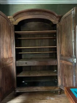 Louis XV Wardrobe In Walnut 18th Century -Bookcases Sales 07913b2e 1199 459a 8872 09ff819e997a