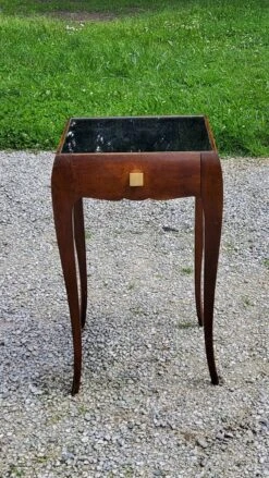 Vintage Side Table From The 30s/50s In Beech And Mirror Top -Bookcases Sales 09472e72 138e 46cf 8d9e 4e48ce867c43