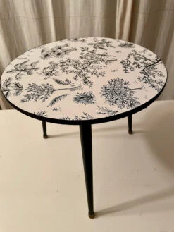 Small Tripod Pedestal Table -Bookcases Sales 0baac18c 4877 4b32 801e a4d6728071b3