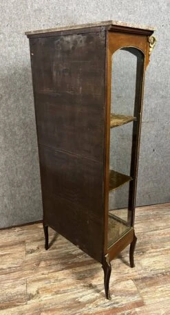 Magnificent Three-sided Louis XV Style Display Case In Mahogany And Gilded Bronzes -Bookcases Sales 0fa35354 eec4 48bc 8781 dcd7321a7405