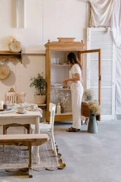 Linen Shelf/ Oak Display Case 24 Linen Shelf/ Oak Display Case -Bookcases Sales 103eecdd 835b 4a8c 8705 e4e19d3eb87e