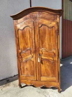 Louis Xv Cabinet In Walnut Gendarme’s Hat -Bookcases Sales 13b12bbe 260b 43e2 b49b 2334ad23b89b