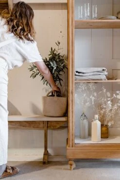 Linen Shelf/ Oak Display Case 23 Linen Shelf/ Oak Display Case -Bookcases Sales 14d4aab3 b53d 455a a9b6 8f9fbec75276