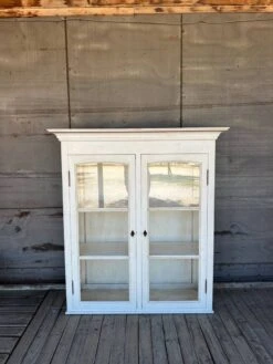 Old Cream-colored Window -Bookcases Sales 196bd78c 7cd6 4039 9f9b fbc09809ac88