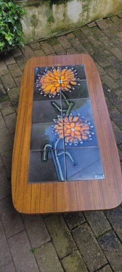 70's Coffee Table -Bookcases Sales 19a773ee 1b92 4d36 a89d 19bdc0eb373c