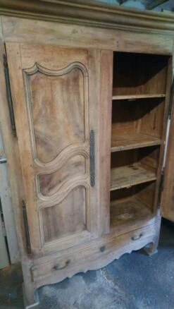Old Bressane Wardrobe In Walnut And Beech -Bookcases Sales 1a86f072 28e4 4ae7 ae6f de6d0782970c