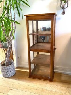 Vintage Art Deco Showcase In Wood With Mirror Background -Bookcases Sales 2391a39c bdea 4bc8 baee 2943ff6f0184