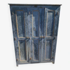 3-door Wooden Locker Room