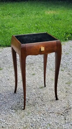 Vintage Side Table From The 30s/50s In Beech And Mirror Top -Bookcases Sales 2c6e101b e0f6 4a28 885f 9ce7bada2688