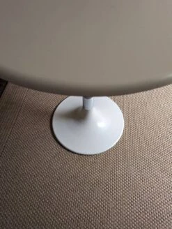 Metal Tulip Foot Side Table -Bookcases Sales 2fefc552 272b 4f8b 82b9 cae09e604ddf