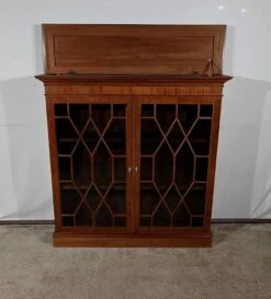 Small English Mahogany Showcase, Georgian Style – Late 19th Century -Bookcases Sales 2ff5840a 6891 44a4 b4c6 6fbecff7f02b
