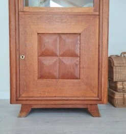 50s Mustache Feet Display Cabinet -Bookcases Sales 3024423c 8ceb 4c73 a496 fe947294968e
