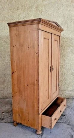 19th Century Cabinet In Solid Pine With Light Patina -Bookcases Sales 33cbce3d dc2b 4646 934a 79eae685e7c7
