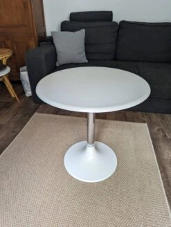 Metal Tulip Foot Side Table -Bookcases Sales 354cacbe 2093 4d1f 8bbd c98c5d2af7ad