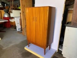 High Cabinet With 2 Doors In Teak And Vintage Veneer From The 60s -Bookcases Sales 36e4dedb bf42 4e66 a624 8923a5a08b4a