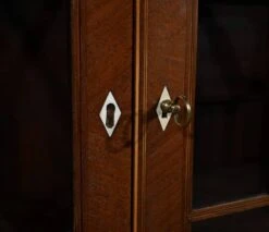 Small English Mahogany Showcase, Georgian Style – Late 19th Century -Bookcases Sales 3d09c4dc 8a90 422d a11d 8e4b5cf42aef