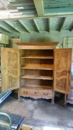 Old Bressane Wardrobe In Walnut And Beech -Bookcases Sales 3e2c61db 5f2c 4d3f 996d 13cc55cd36a3