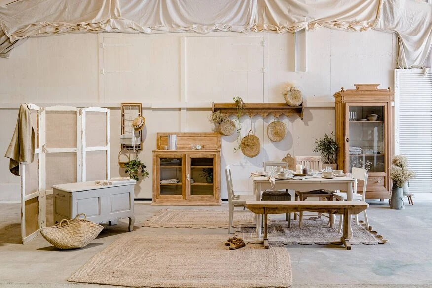 Linen Shelf/ Oak Display Case 1 Linen Shelf/ Oak Display Case