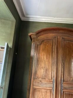 Louis XV Wardrobe In Walnut 18th Century -Bookcases Sales 40fb3402 5a75 4573 a67d 05b2693b2cbe