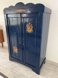 Old Parisian Wardrobe Painted In Midnight Blue -Bookcases Sales 4111338d aa75 4ca1 a733 447a05a14a9d