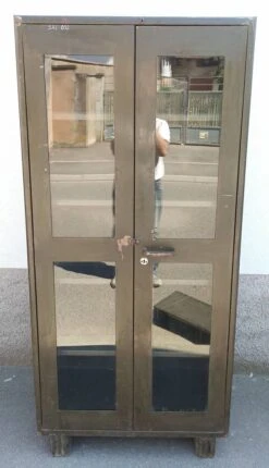 Old Green Glazed Metal Cabinet -Bookcases Sales 41882ad8 4897 4b77 b059 92aa92fdcea1