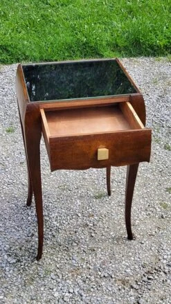 Vintage Side Table From The 30s/50s In Beech And Mirror Top -Bookcases Sales 47b8c3f2 924d 4ae0 b8ac 70ca33e2c119