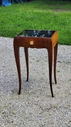 Vintage Side Table From The 30s/50s In Beech And Mirror Top -Bookcases Sales 4c09195e 93dc 4ad8 a2e8 676e0b9d623f