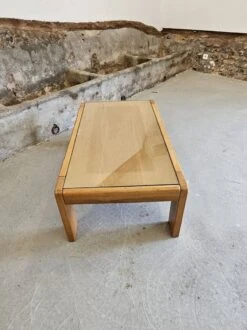 Designer Coffee Table 1970-1980 In Kois Elm And Glass -Bookcases Sales 5e7d7b91 b477 4657 92ec 934908f2bd2a