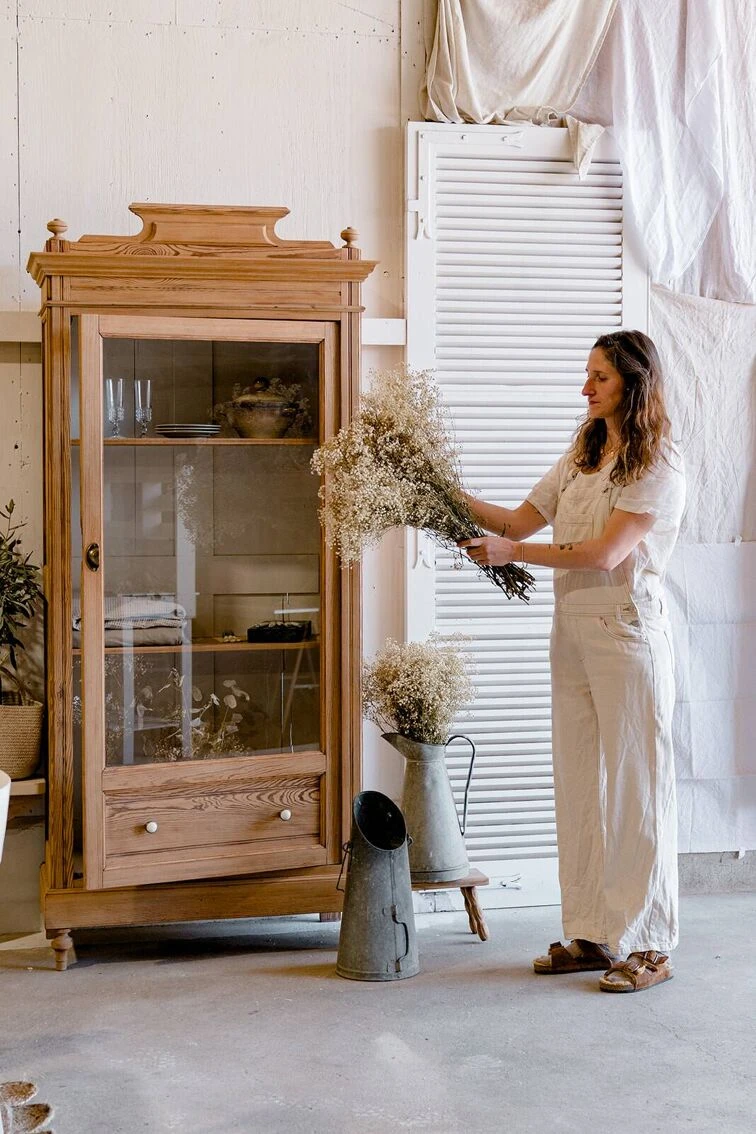 Linen Shelf/ Oak Display Case 2 Linen Shelf/ Oak Display Case - Image 2