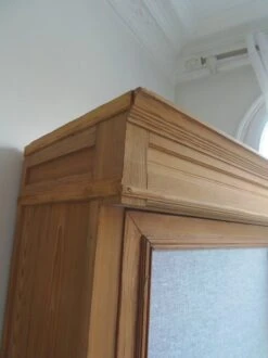 Linen Rack, Wardrobe, Dresser From 1905 In Pitch Pine With 3 Adjustable Shelves, 1 Door, 1 Drawer. -Bookcases Sales 60b466e3 e063 4c6d 9662 48a4114a82a9