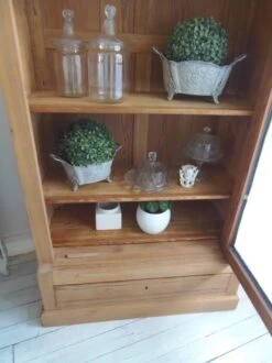 Linen Rack, Wardrobe, Dresser From 1905 In Pitch Pine With 3 Adjustable Shelves, 1 Door, 1 Drawer. -Bookcases Sales 612cc1be 1e62 445c ae6f 535a7583f0b2