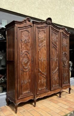 Louis XV Style Wardrobe In Solid Walnut Circa 1880-1900 -Bookcases Sales 618b2d19 25c9 4ed7 aea7 0fd2440f10e3