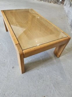 Designer Coffee Table 1970-1980 In Kois Elm And Glass -Bookcases Sales 62b45732 1272 4f0c aae2 1b298cf65976