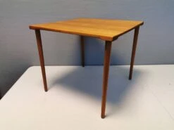 Side Table In Solid Teak With Removable Legs. Model FD544, By Edvard Kindt-Larsen For France And Son -Bookcases Sales 640ccf65 73c4 47f4 92e1 8062b4bf58f3