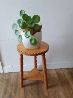 Tripod Pedestal Table -Bookcases Sales 671234b1 72f0 48d0 900f b5eb22f499bd