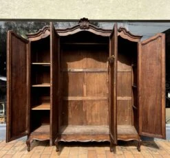Louis XV Style Wardrobe In Solid Walnut Circa 1880-1900 -Bookcases Sales 6de1a03e fd26 43cf 93ee 8a59deabaa8a