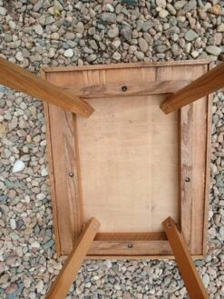 Small Old Side Table -Bookcases Sales 7590dda9 ebea 47a7 ba5e 43de81ce70a3