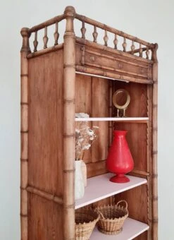 Bonnetiere - Old Wooden Bookcase With Pink Shelf -Bookcases Sales 76e246c5 a769 4865 b100 56314970510a