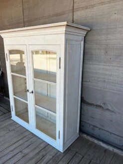 Old Cream-colored Window -Bookcases Sales 7722a4d0 2806 4f93 92ba 26d49b7a6897