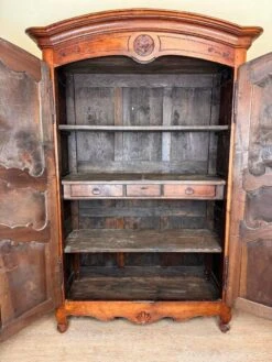 Charolaise Cabinet Louis XV Period Called "napkin Folds" Solid Walnut -Bookcases Sales 779f3235 9c5f 4d8c 8629 cf96f1248093