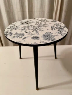 Small Tripod Pedestal Table -Bookcases Sales 78e3e07d fb7d 44cf a017 3622ef89af63