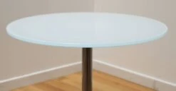 Obil Pillar Pedestal Table, Materia
