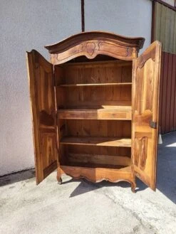 Louis Xv Cabinet In Walnut Gendarme’s Hat -Bookcases Sales 7bf3e0fa bc49 46b9 acfd 3e45d36538ad