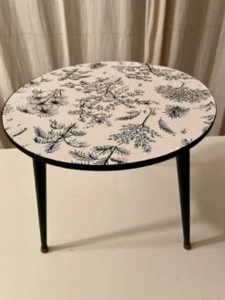 Small Tripod Pedestal Table -Bookcases Sales 7ca9a50e 10ca 45c0 b571 ae9d8f86600c