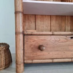 Bonnetiere - Old Wooden Bookcase With Pink Shelf -Bookcases Sales 8120b2f4 f0c9 46be 8864 180eb3e6b692