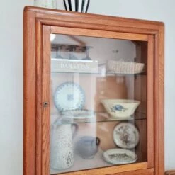 50s Mustache Feet Display Cabinet -Bookcases Sales 841e1838 51ec 4758 a4d2 f6c725d80207