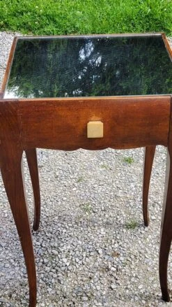 Vintage Side Table From The 30s/50s In Beech And Mirror Top -Bookcases Sales 8647e5ff ea74 40cb 8572 2b2d0e5bf625