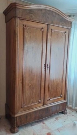 Louis Philippe Walnut Wardrobe -Bookcases Sales 88666a15 0973 4bb7 8a8d 9b2b7f674e61