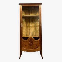 School Of Nancy After Majorelle: Showcase With Irises, Art Nouveau Period, Late 19th Century -Bookcases Sales 8c67ea2a 3a11 461d 880f 9e8f9e033042