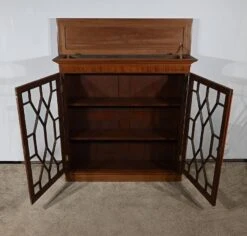 Small English Mahogany Showcase, Georgian Style – Late 19th Century -Bookcases Sales 8d4819f8 c2fc 479b a757 776e0386cb3e